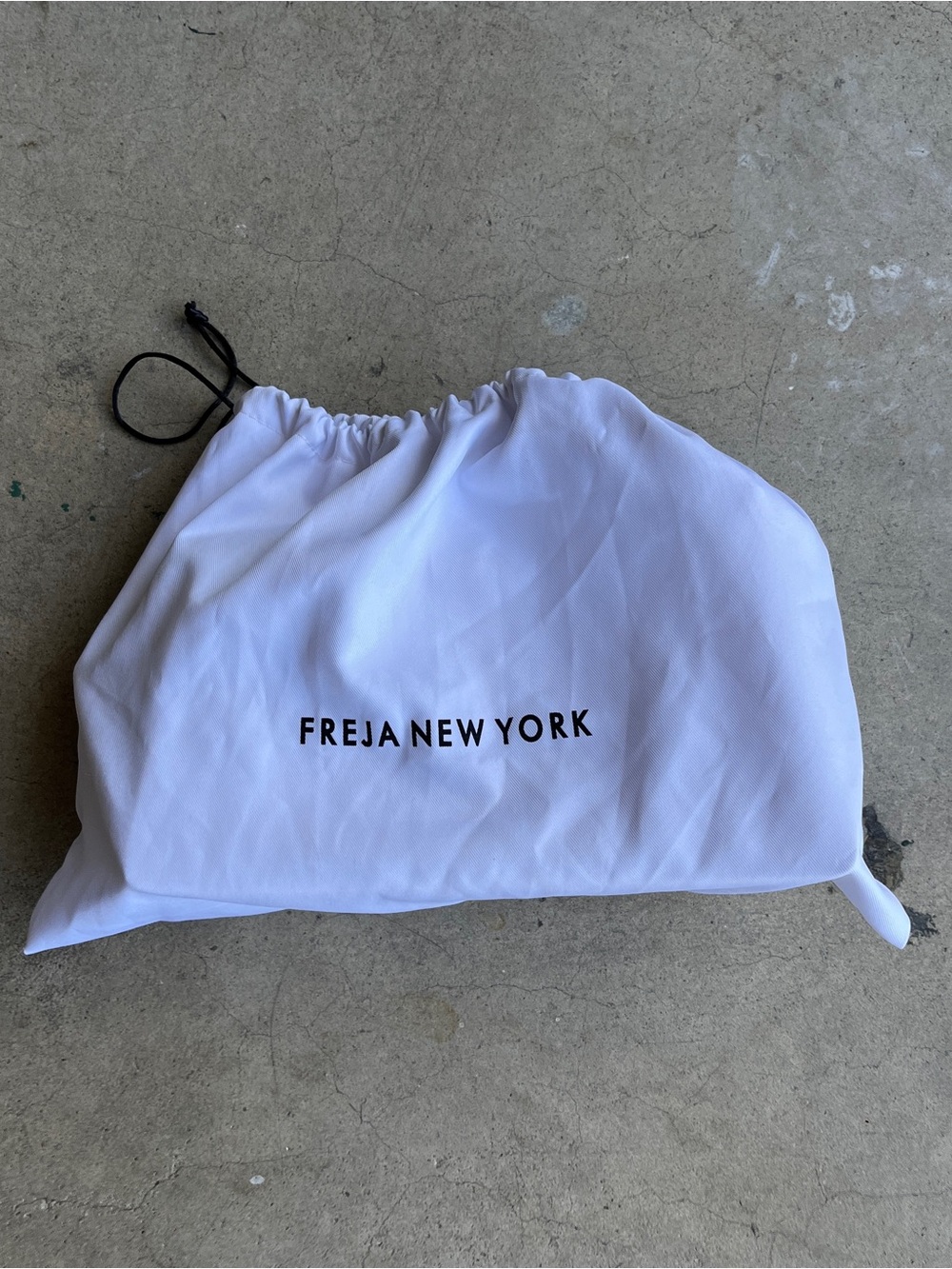 Freja New York Cream Shoulder Bag - Picture 10 of 10